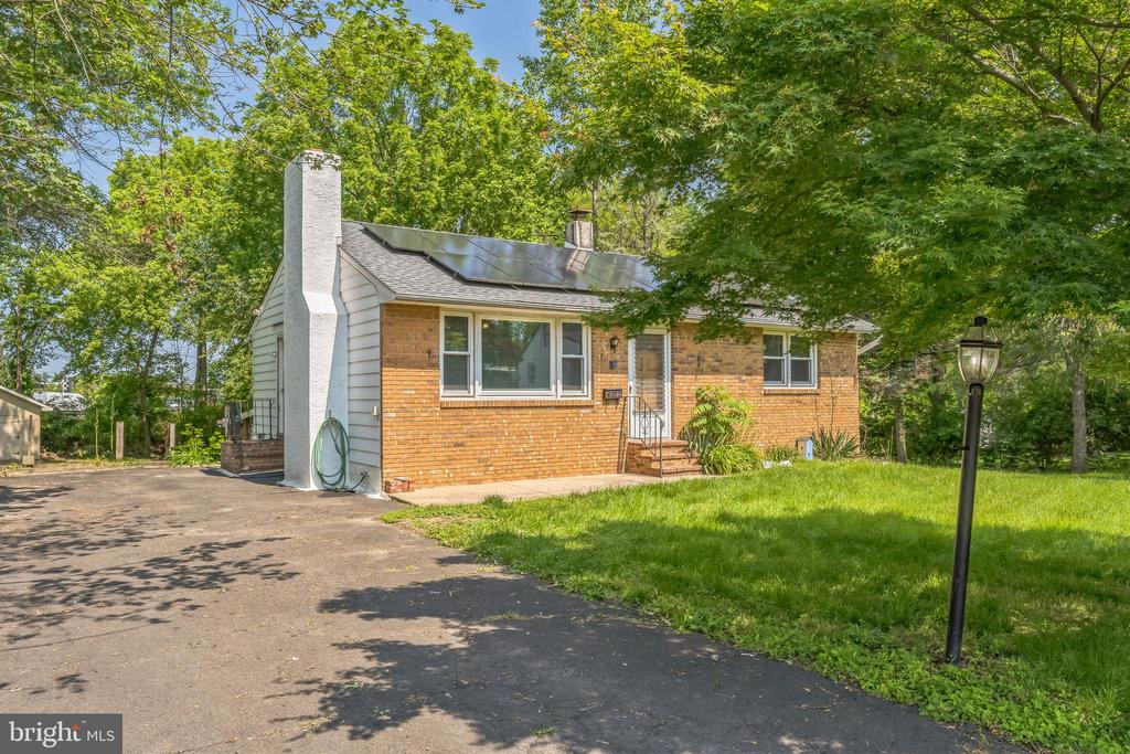 64 Poplar Ave