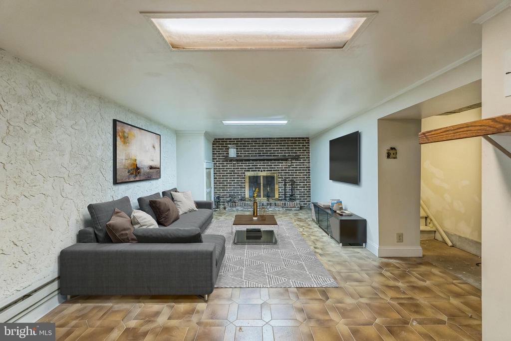 64 Poplar Ave