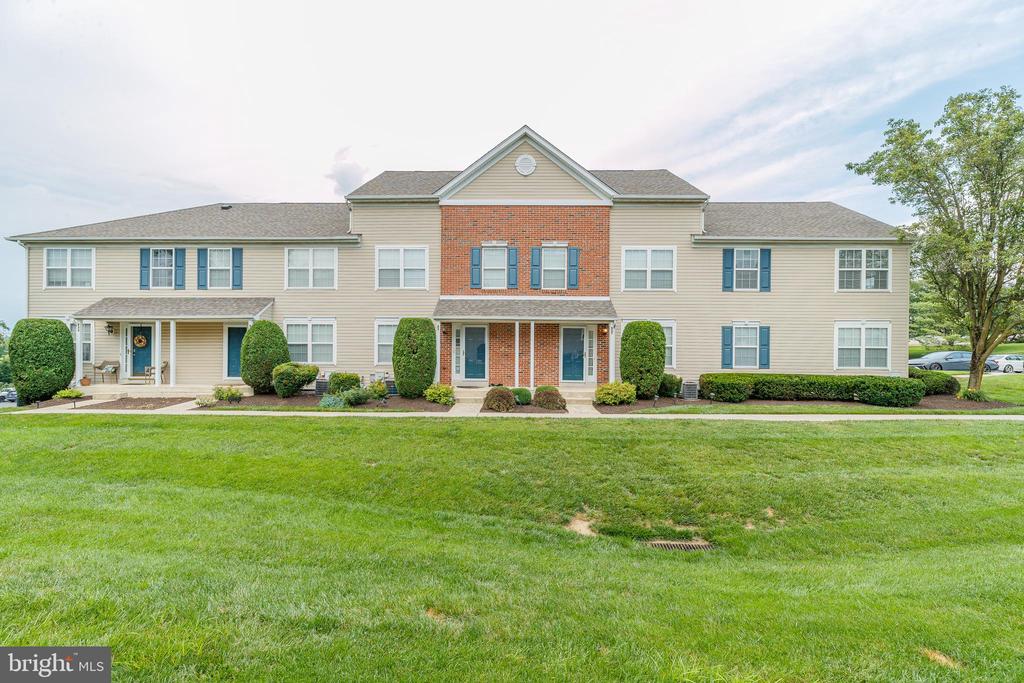 837 Purple Martin Ct #215
