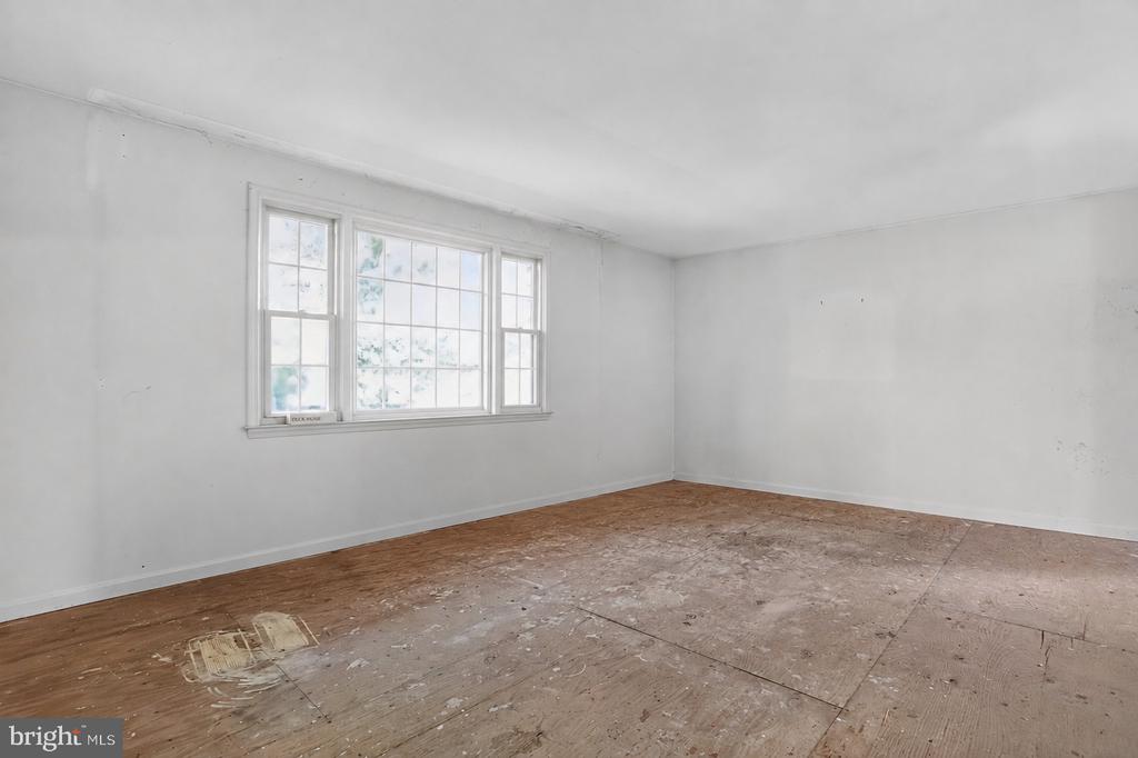 17 SASSAFRAS DRIVE