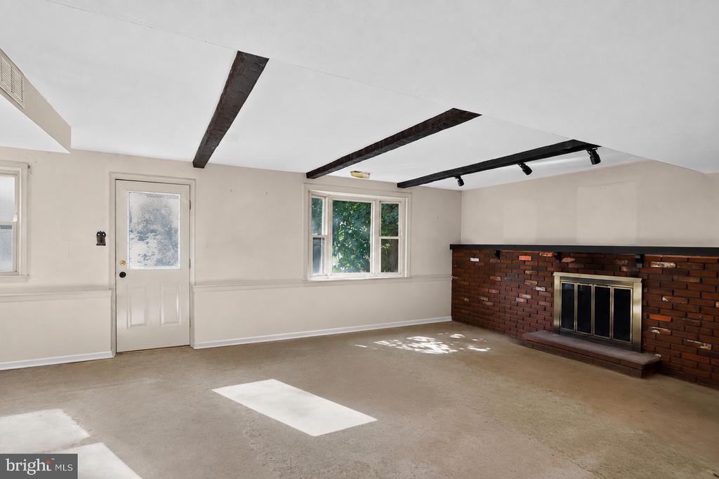 17 SASSAFRAS DRIVE