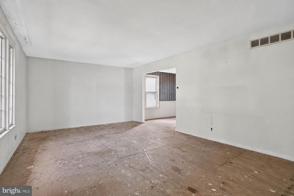 17 SASSAFRAS DRIVE