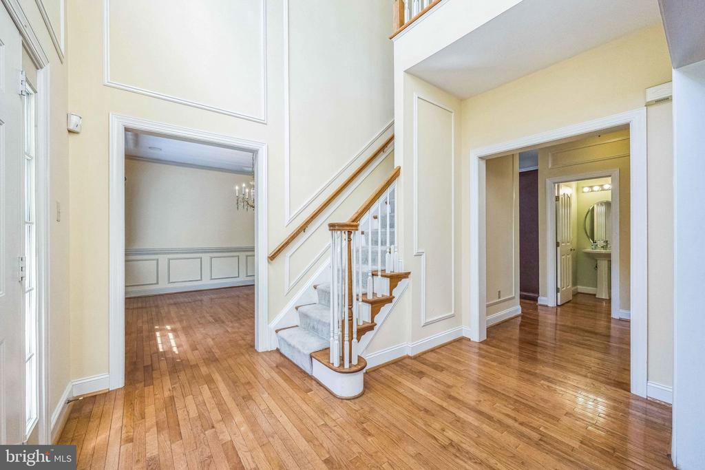 301 LEA DR