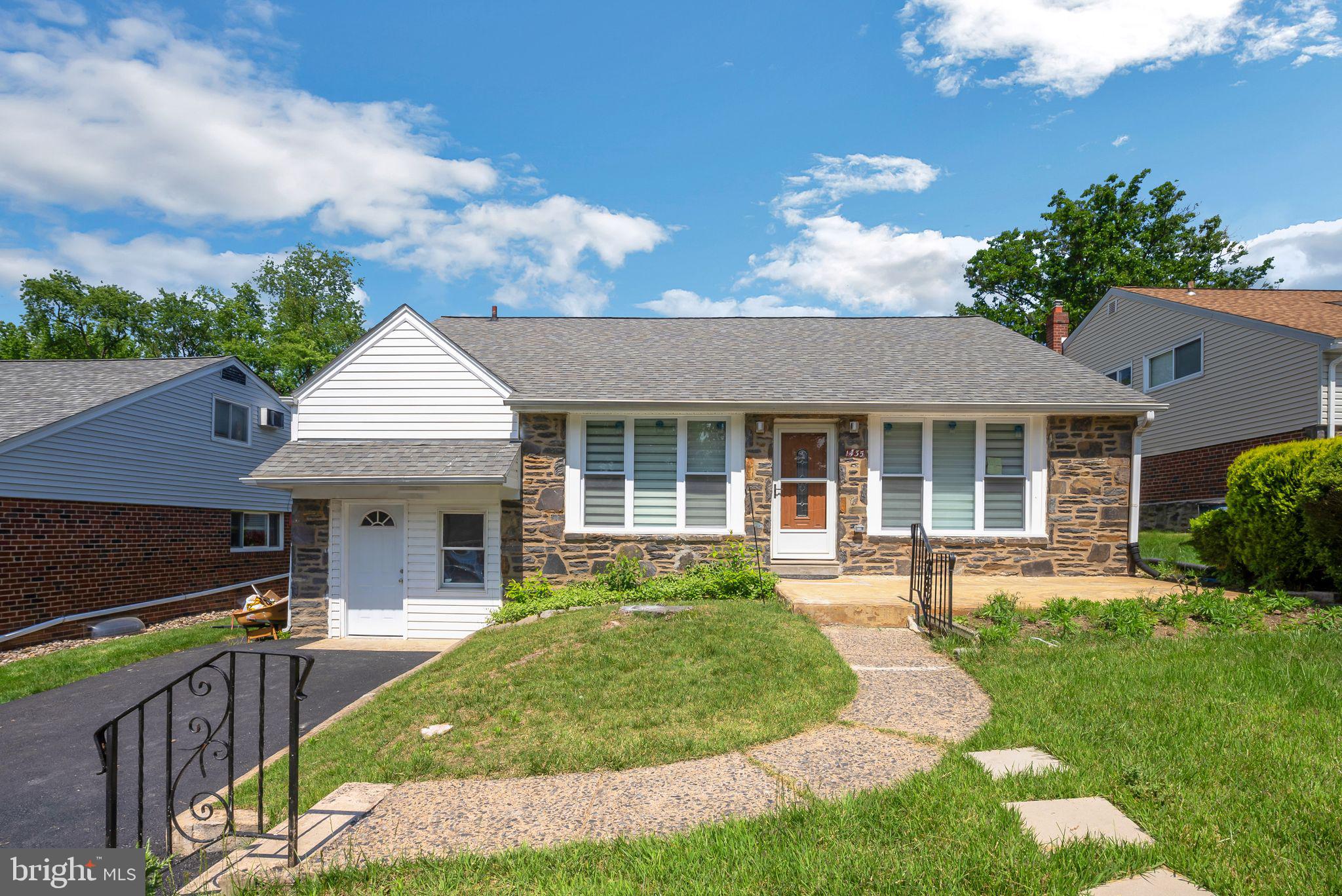 1435 Windsor Park Ln