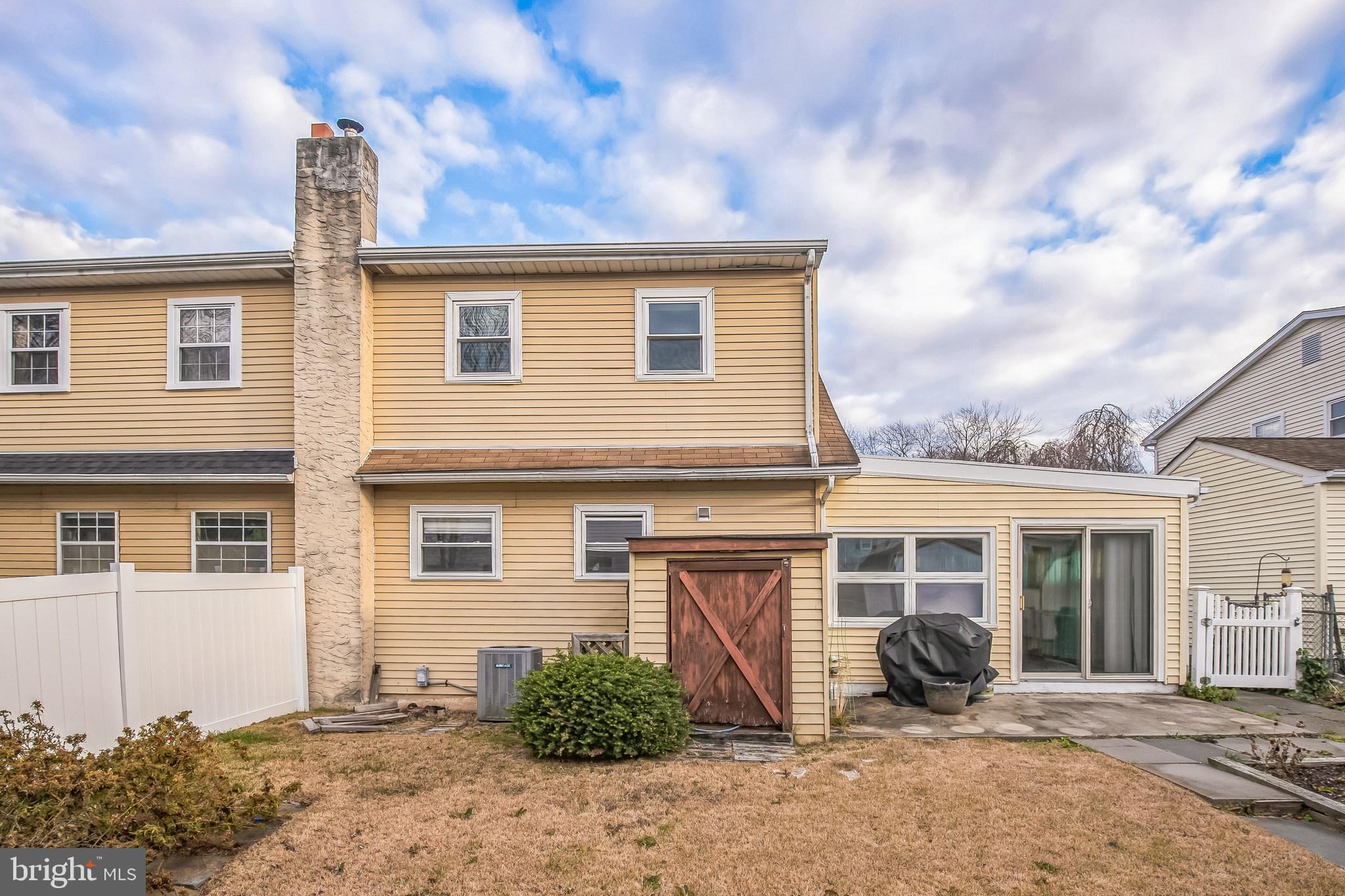 611 E Wiltshire Dr
