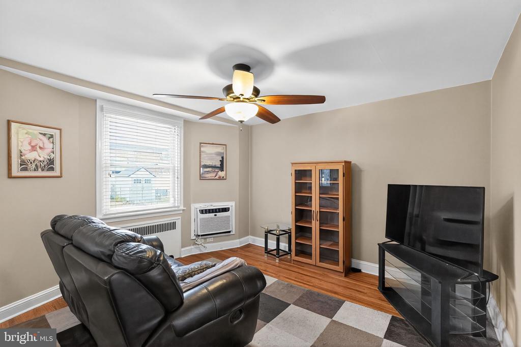 321 E MAGNOLIA AVENUE
