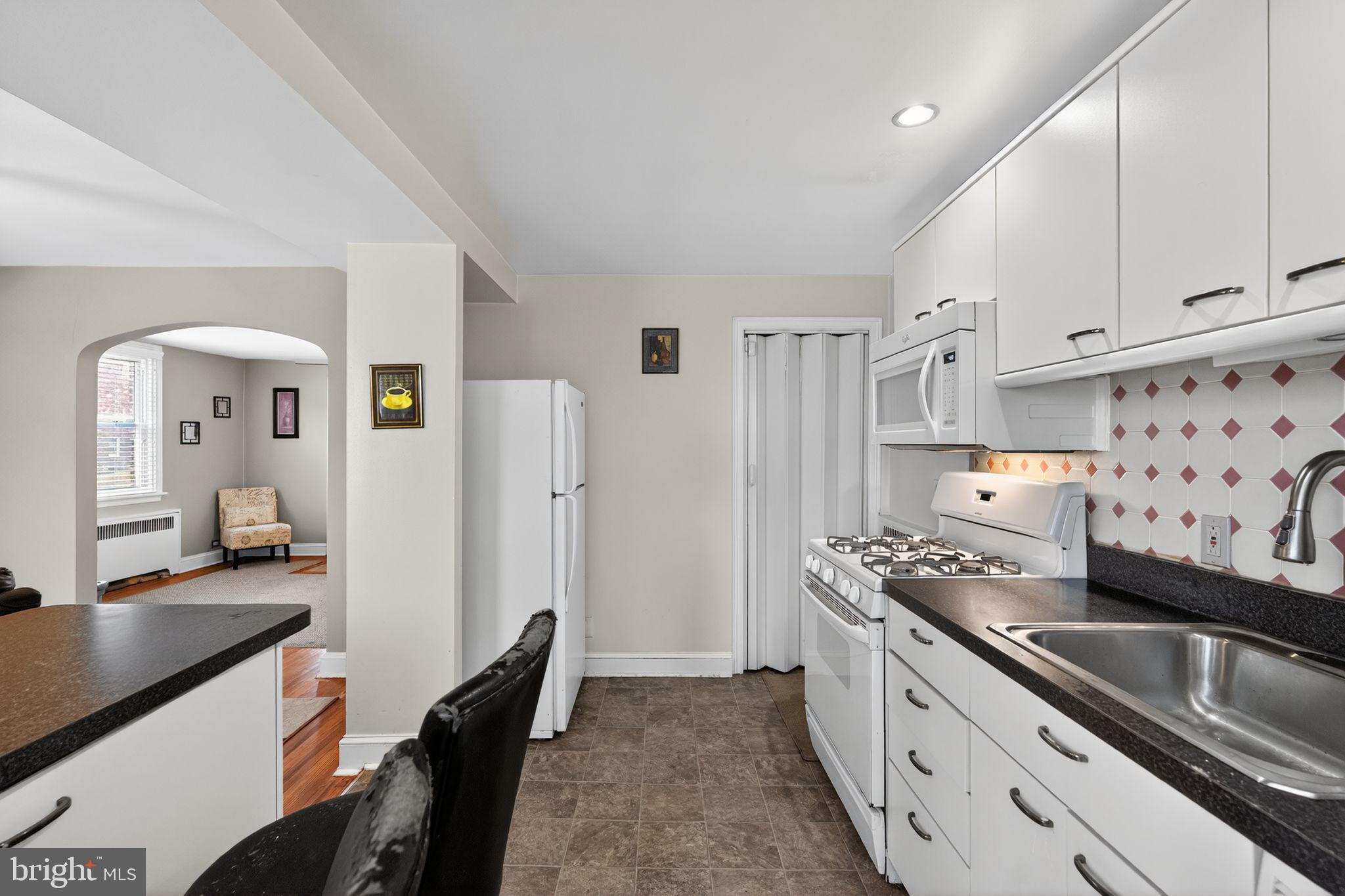 321 E MAGNOLIA AVENUE