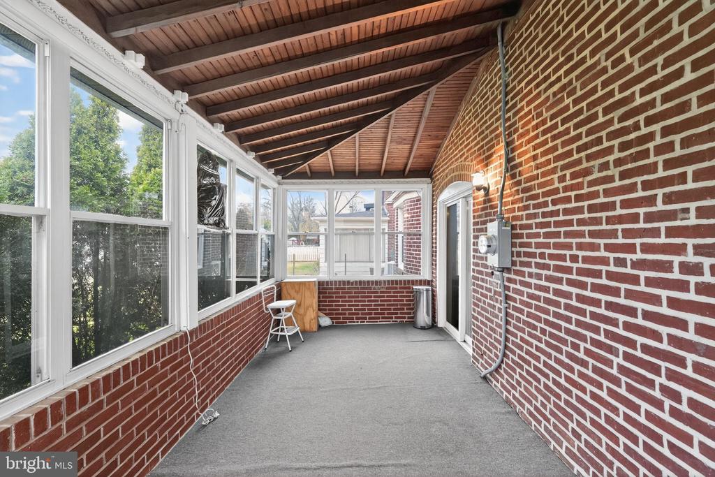 321 E MAGNOLIA AVENUE