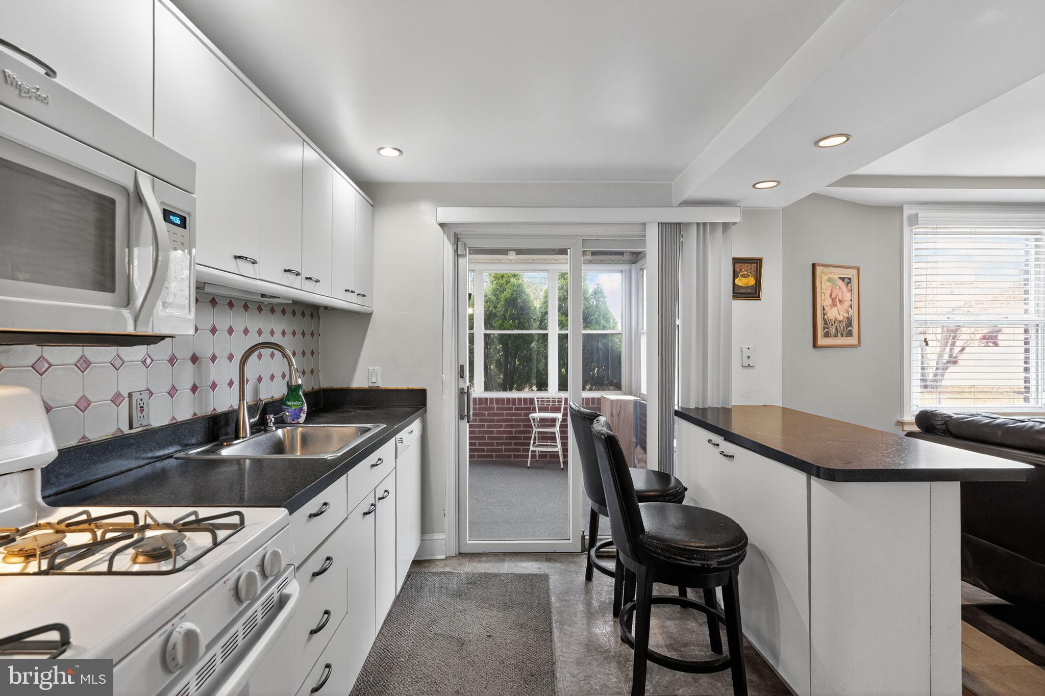 321 E MAGNOLIA AVENUE