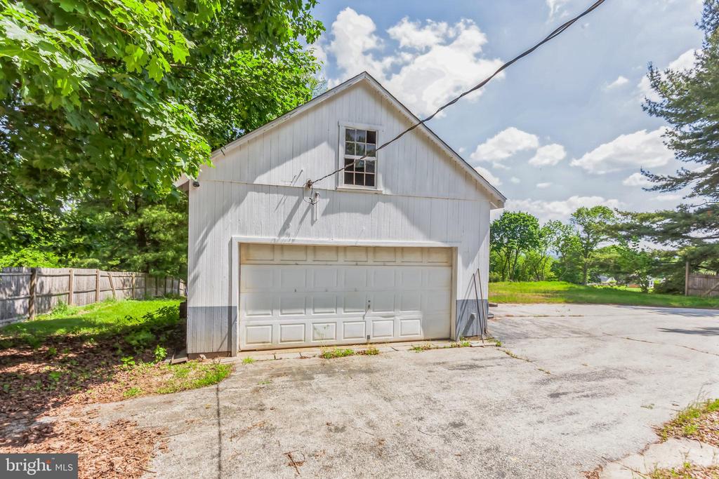 1212 N Trooper Rd