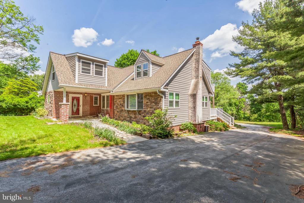 1212 N Trooper Rd