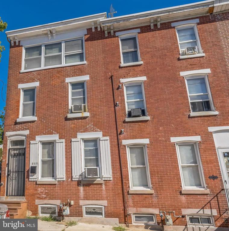 211 E Oak St