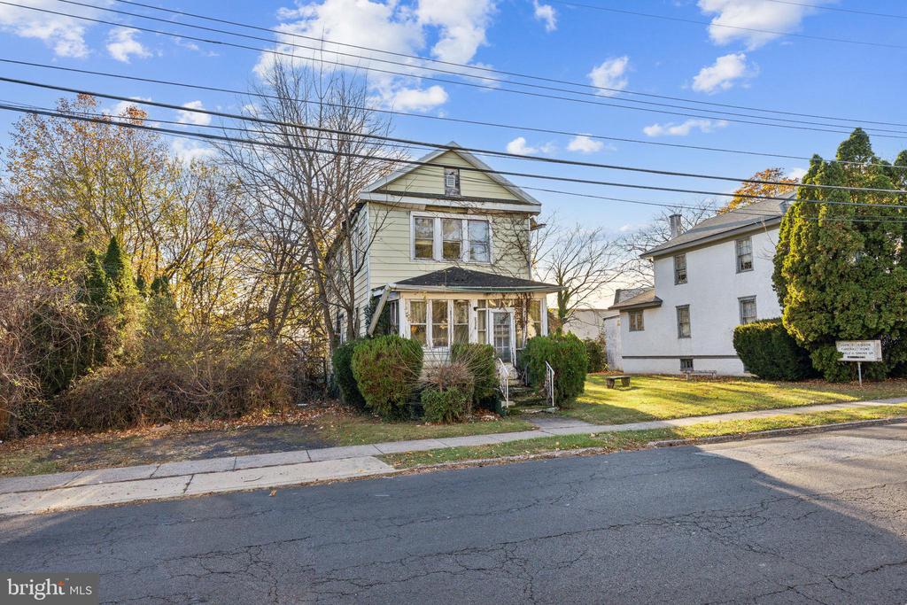 2338 Hamilton Ave