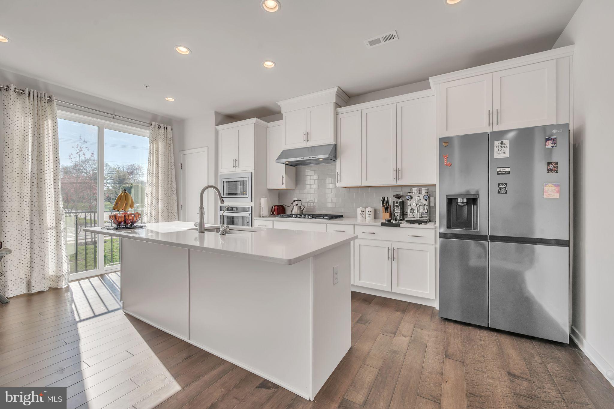 900 Dogwood Ct