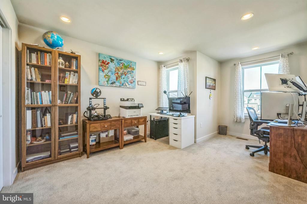 900 Dogwood Ct