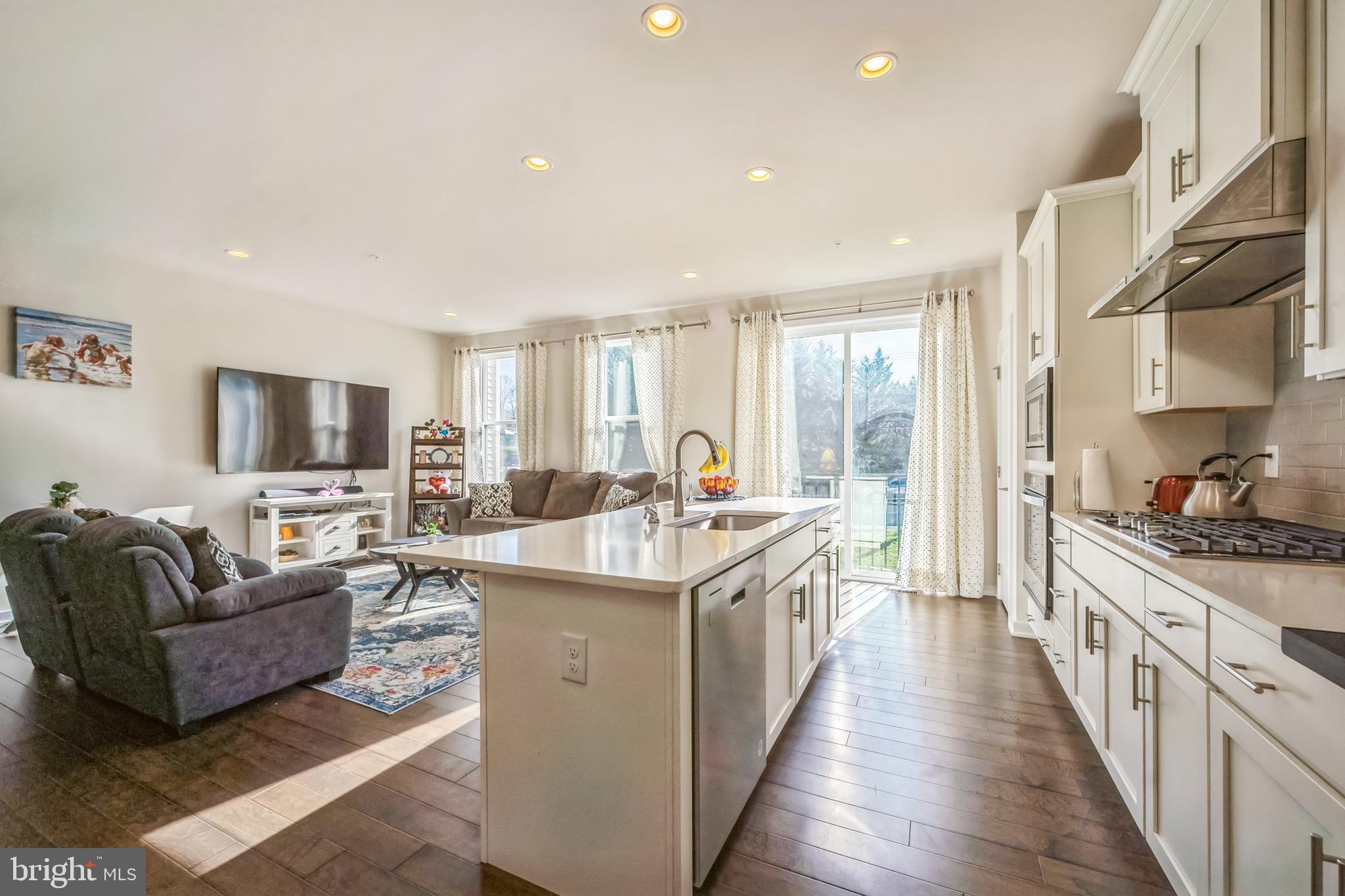 900 Dogwood Ct