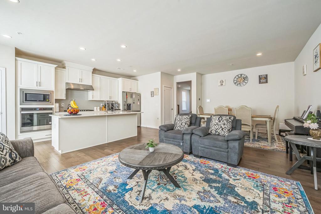 900 Dogwood Ct