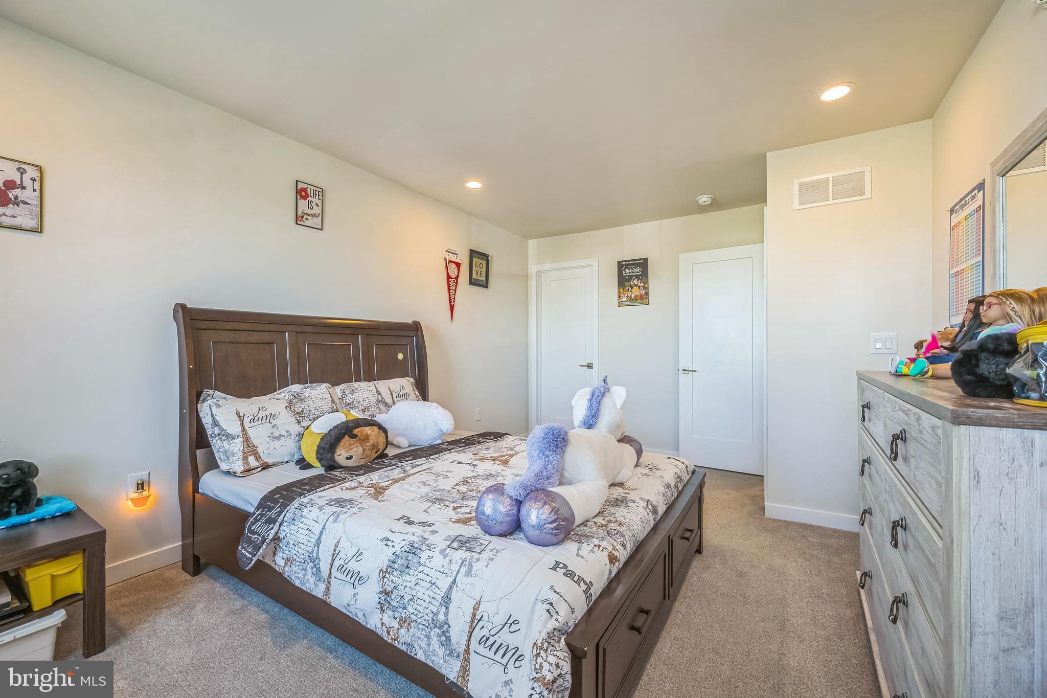 900 Dogwood Ct