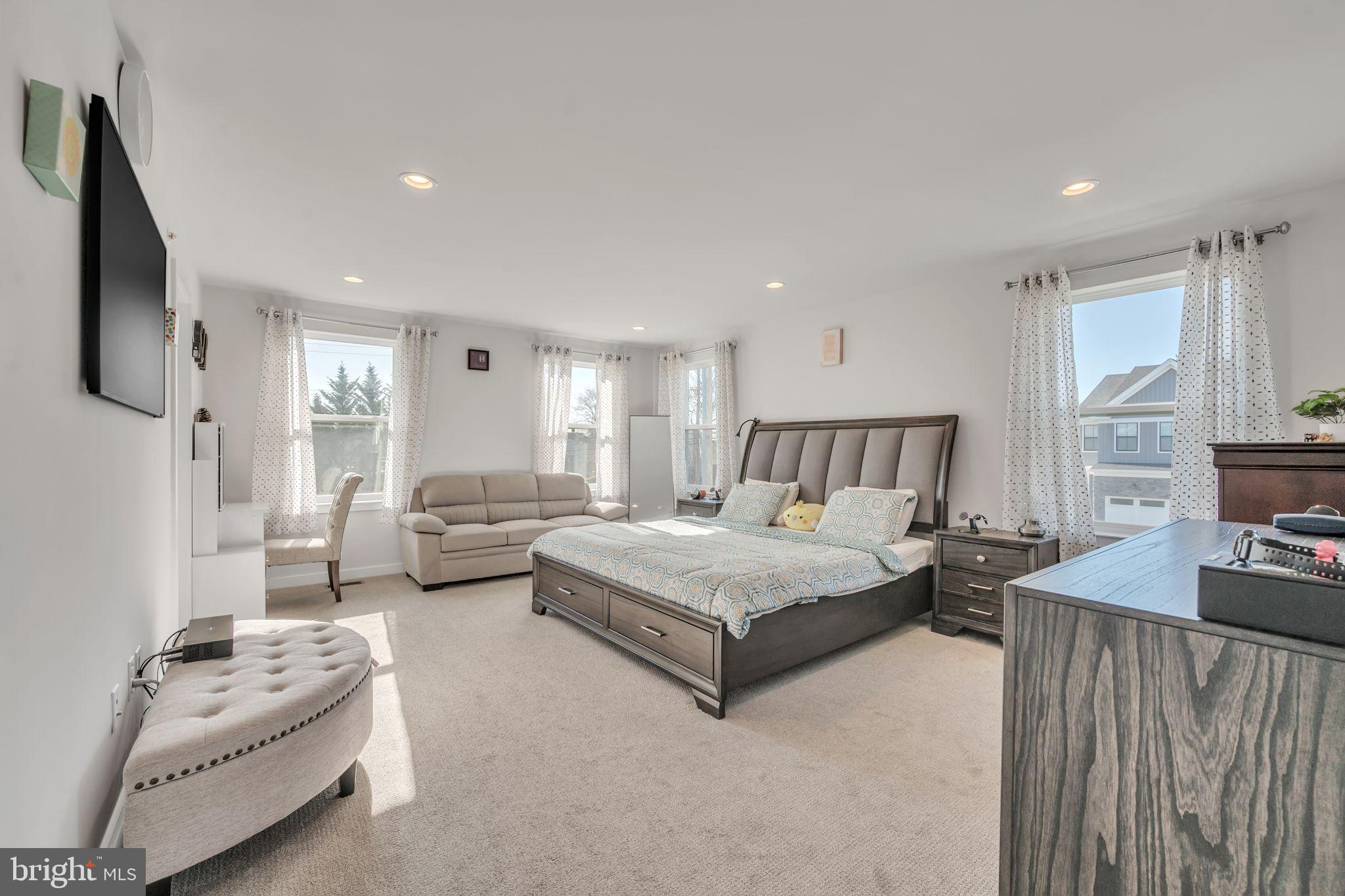 900 Dogwood Ct