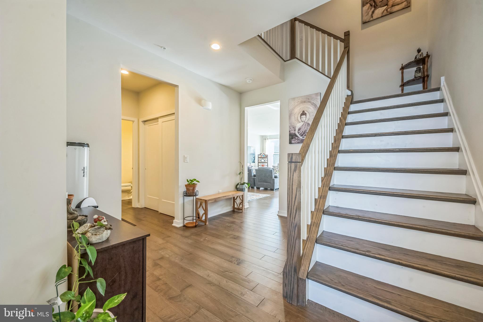 900 Dogwood Ct