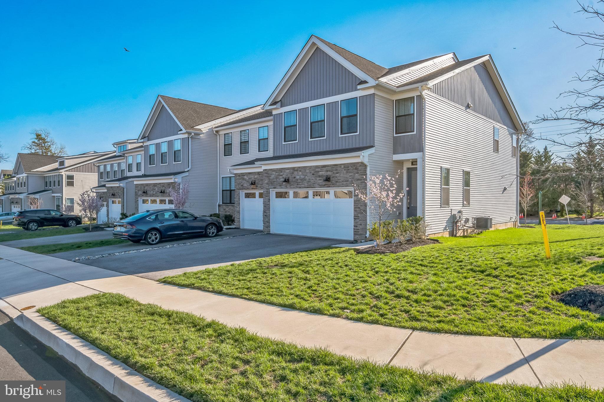 900 Dogwood Ct