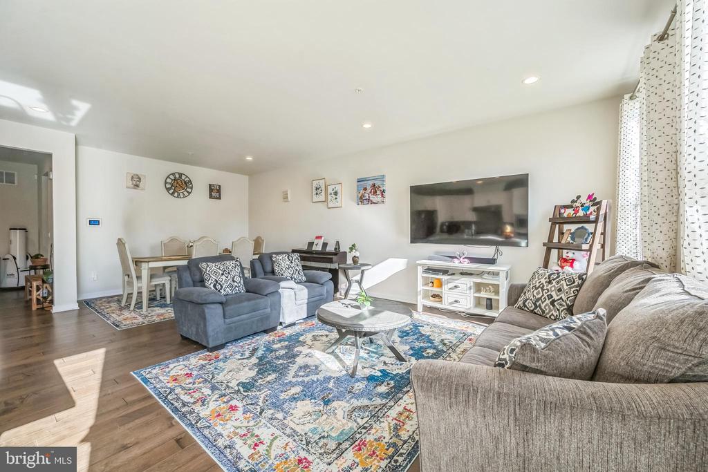 900 Dogwood Ct