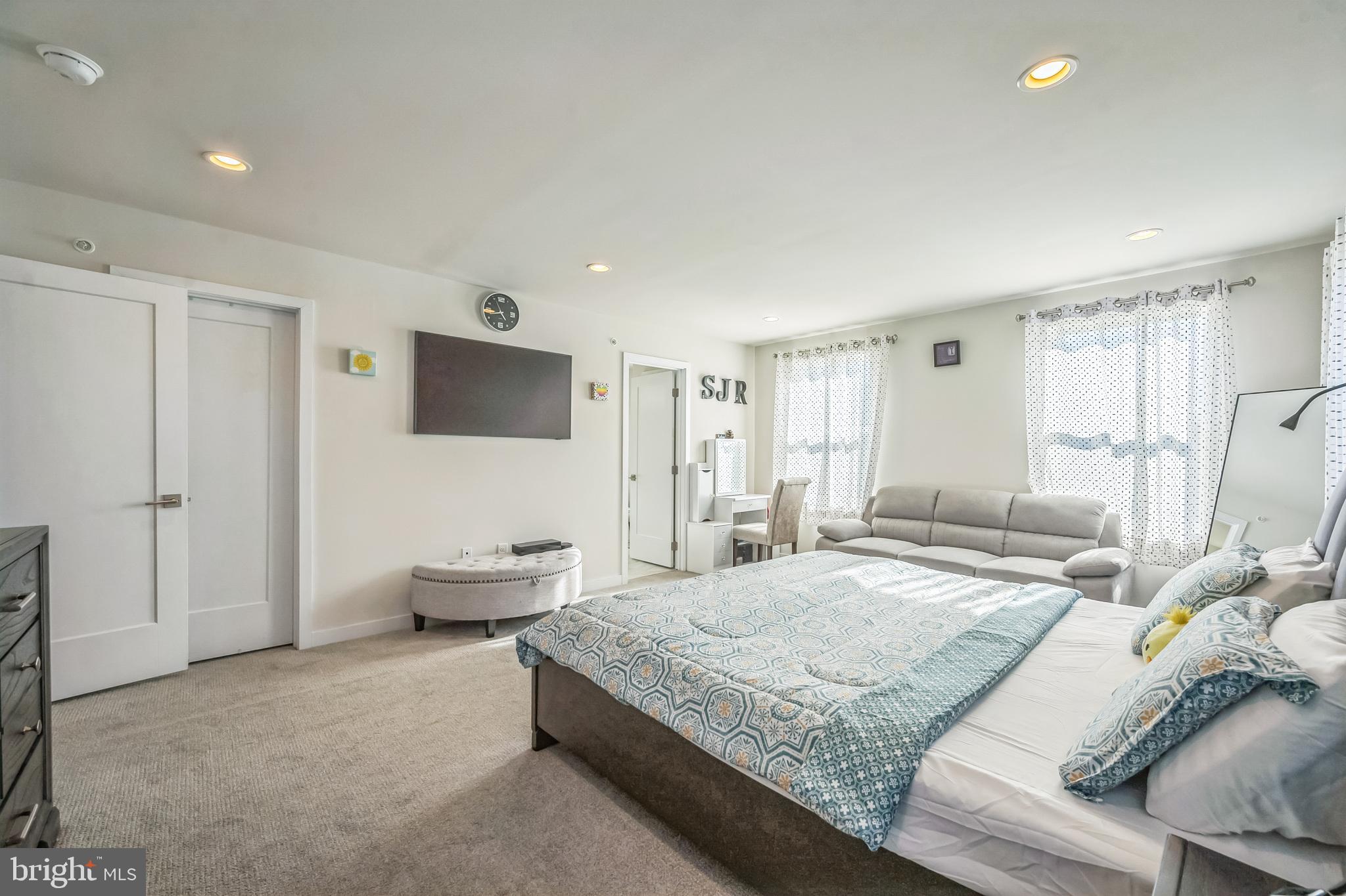 900 Dogwood Ct