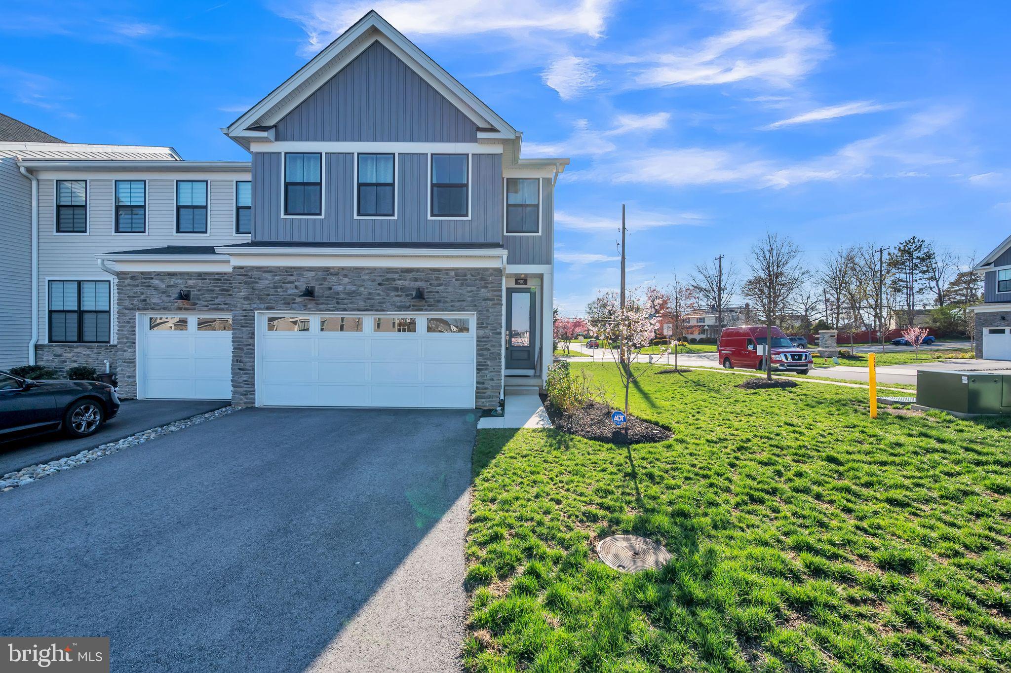 900 Dogwood Ct