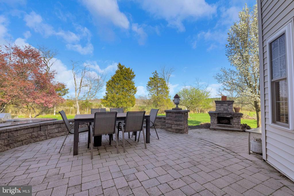 838 Mountain Top Dr