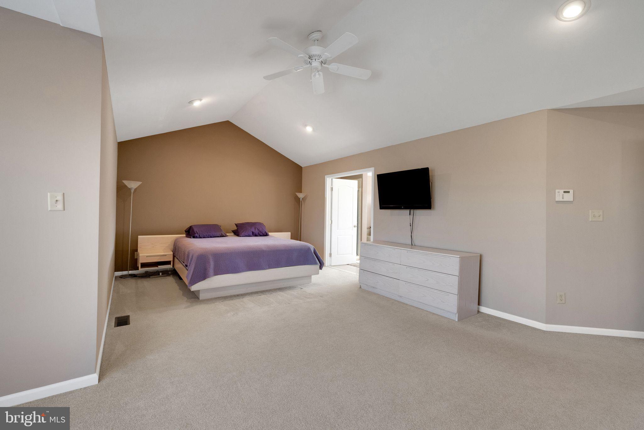 838 Mountain Top Dr