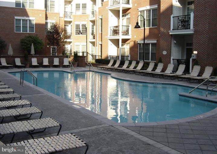200 W ELM STREET 1211