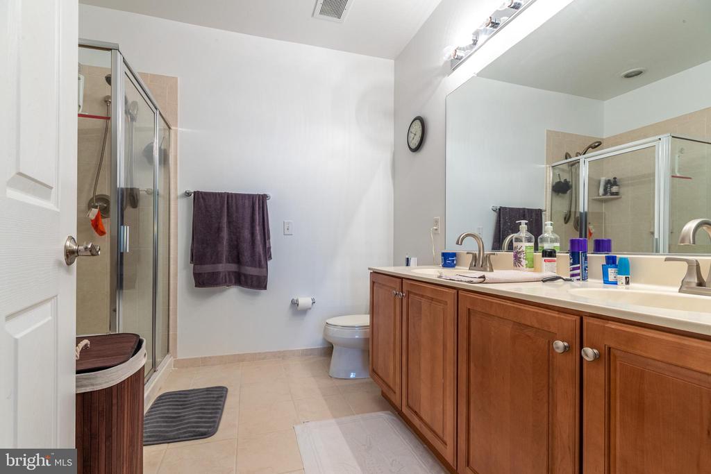 200 W ELM STREET 1211