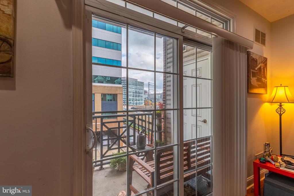 200 W ELM STREET 1211