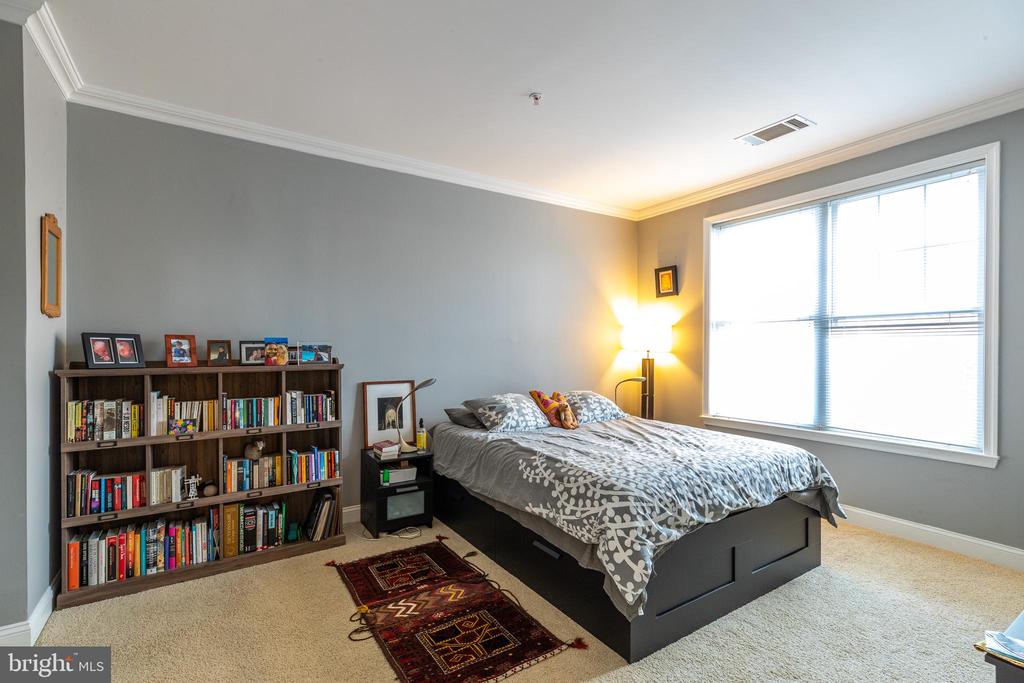 200 W ELM STREET 1211