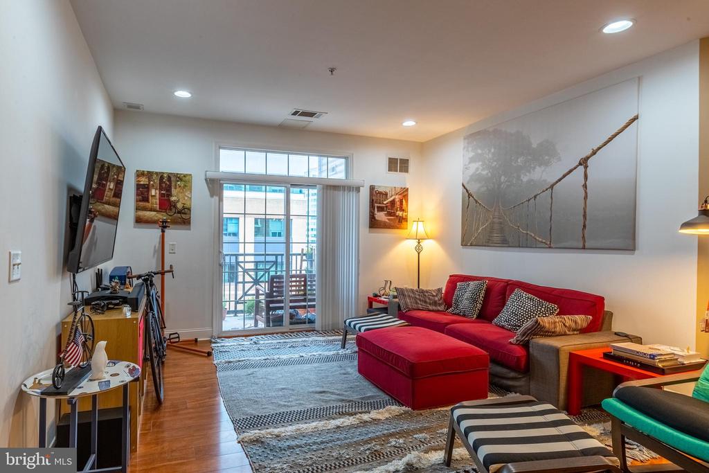 200 W ELM STREET 1211