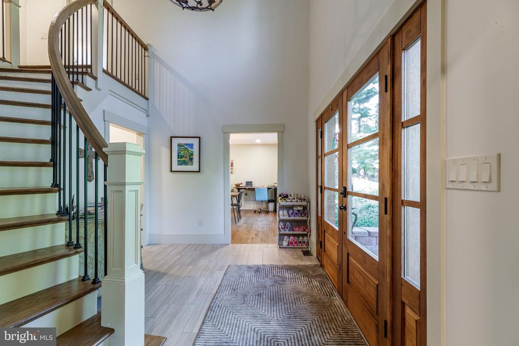 1135 ROMSEY DRIVE