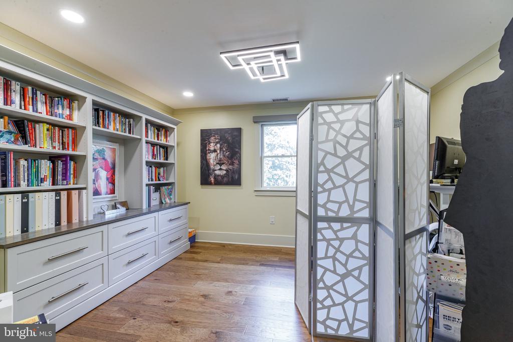 1135 ROMSEY DRIVE