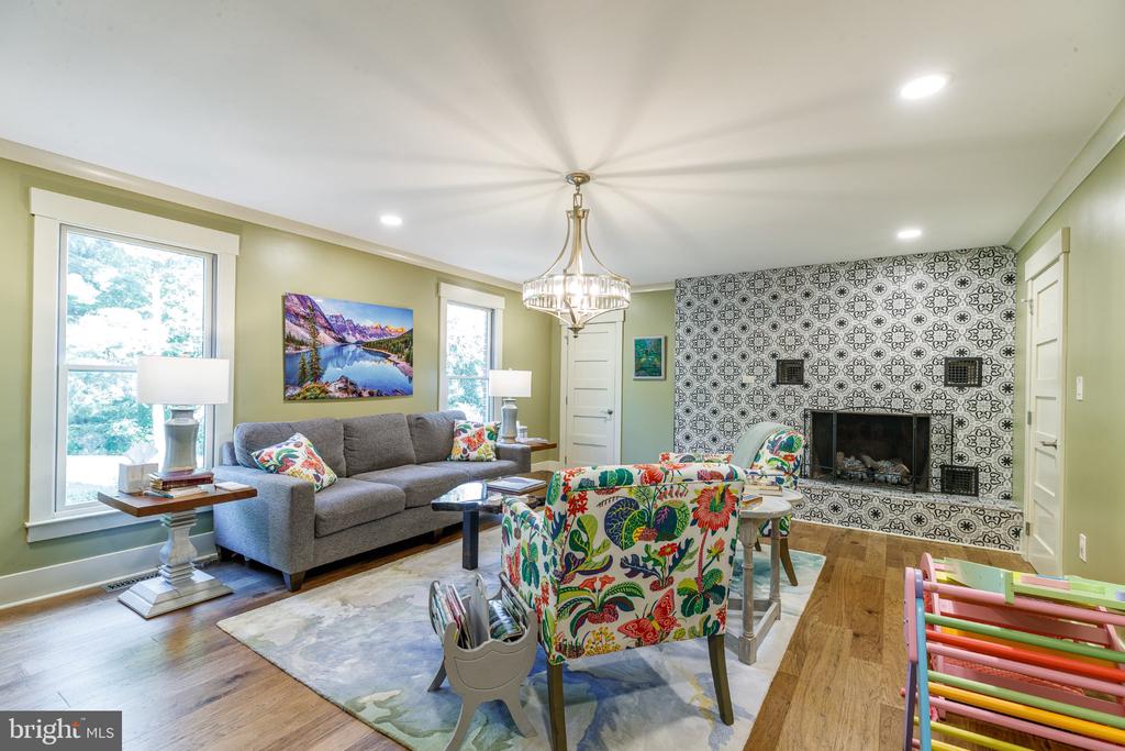 1135 ROMSEY DRIVE