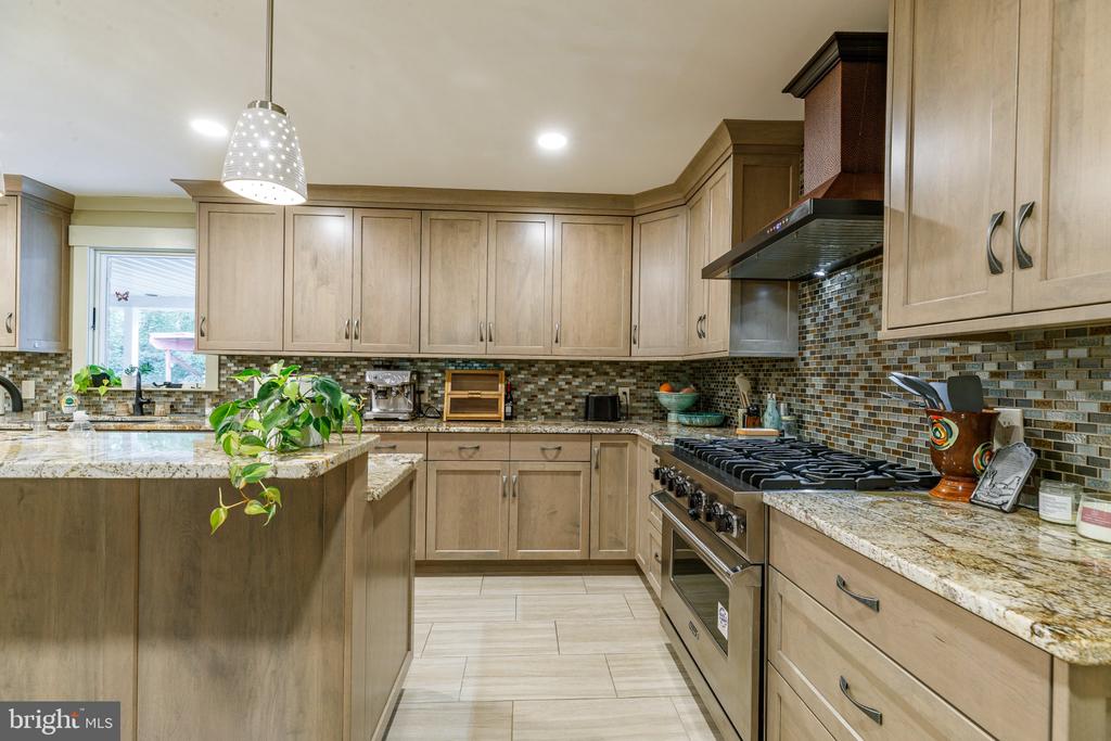 1135 ROMSEY DRIVE