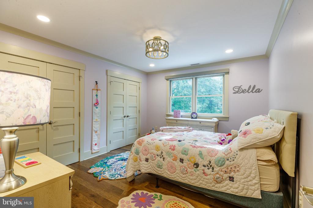 1135 ROMSEY DRIVE