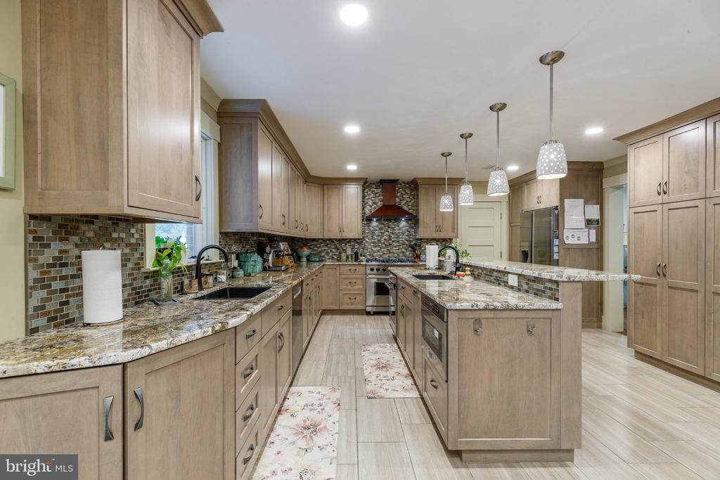 1135 ROMSEY DRIVE