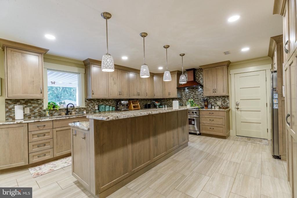 1135 ROMSEY DRIVE