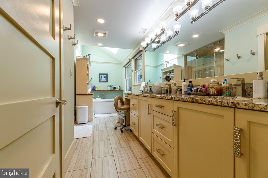 1135 ROMSEY DRIVE