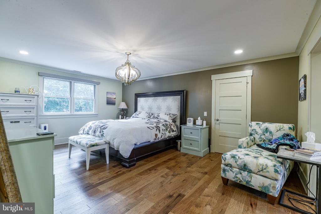 1135 ROMSEY DRIVE