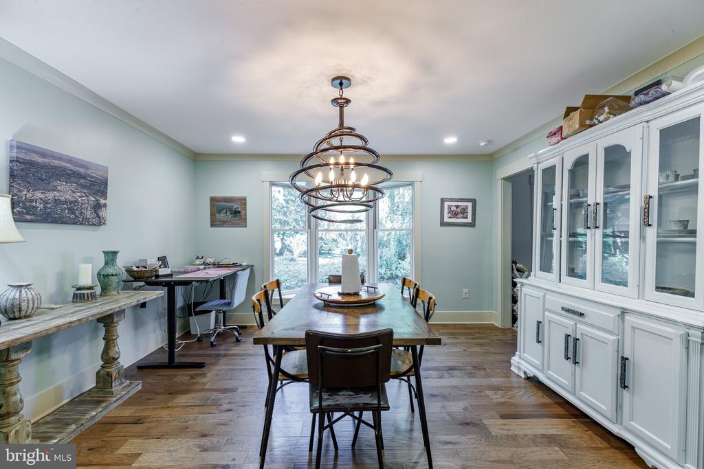 1135 ROMSEY DRIVE