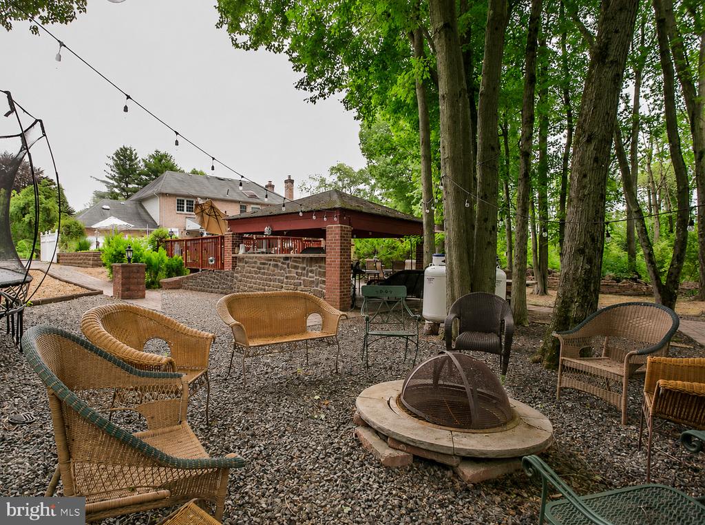 1135 ROMSEY DRIVE