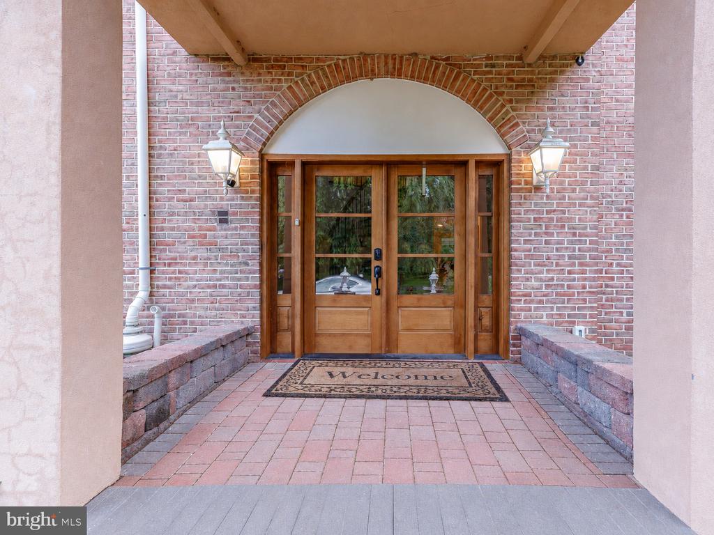 1135 ROMSEY DRIVE