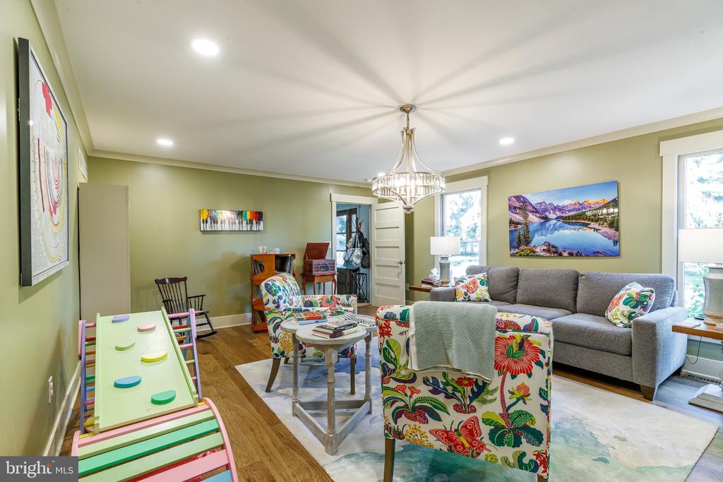 1135 ROMSEY DRIVE
