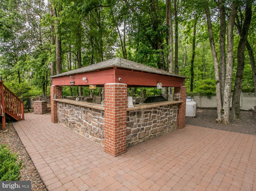 1135 ROMSEY DRIVE