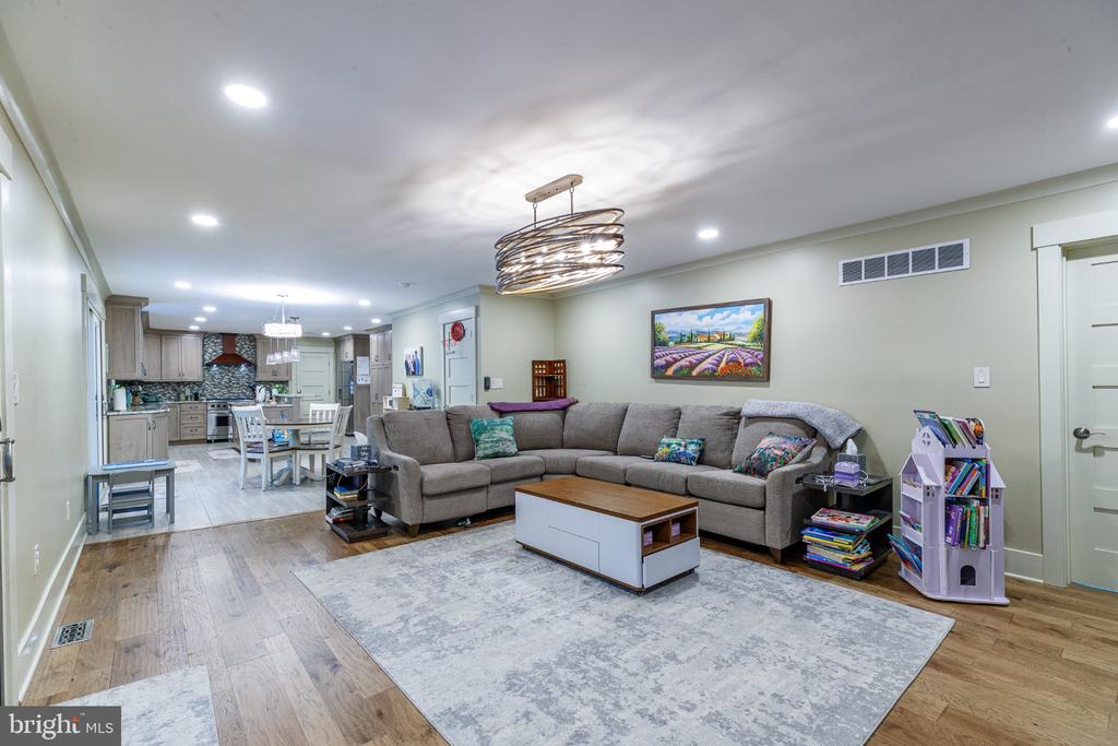 1135 ROMSEY DRIVE